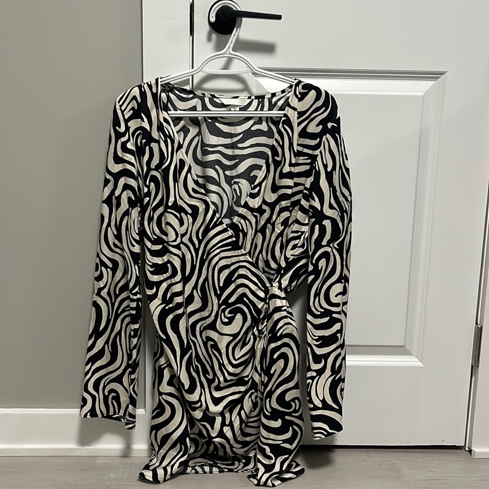 H&M Black and White Mini‎ Dress.